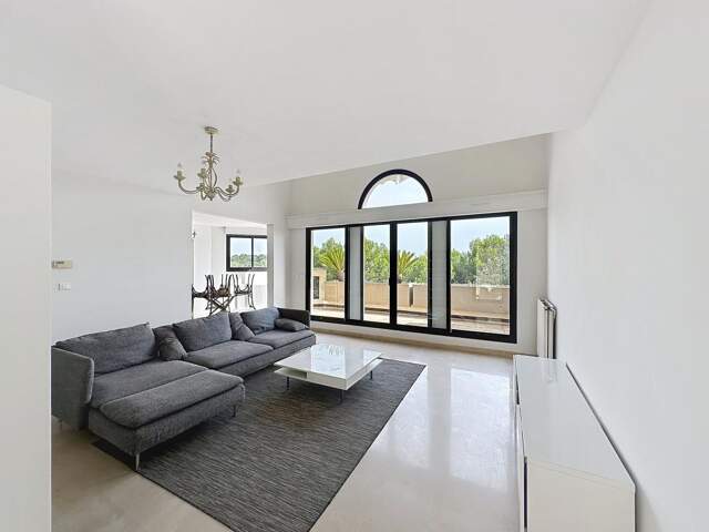 Appartement meublé T4 - À Louer -Les Angles — photo du bien