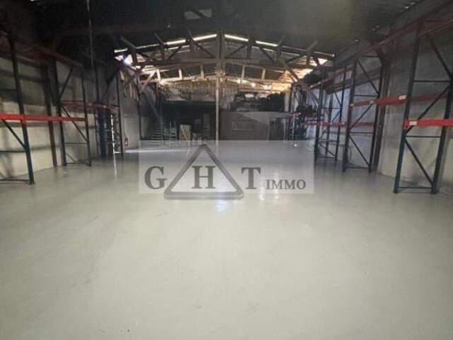 ENTREPOT BUREAUX 860M2 A VENDRE SANTENY — photo du bien
