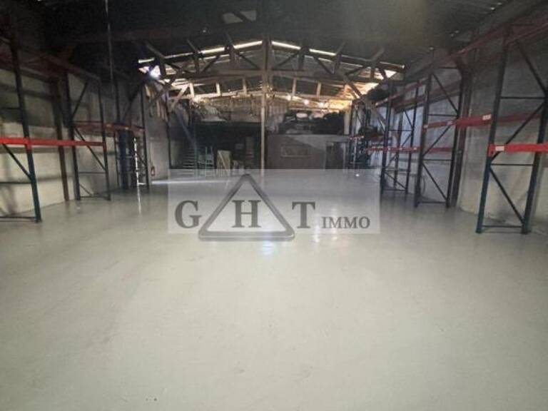 ENTREPOT BUREAUX 860M2 A VENDRE SANTENY — photo 1
