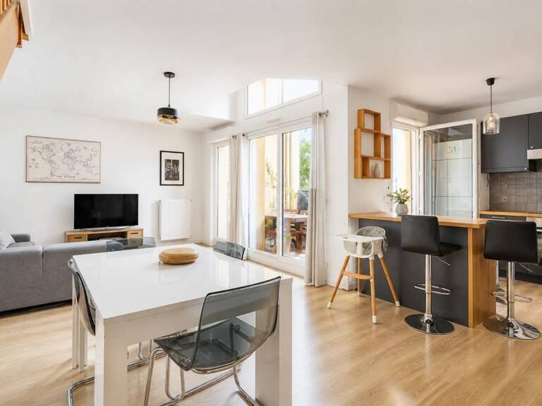 Duplex 3 pièces de 64 m² avec balcon et parking à Stains — photo 1