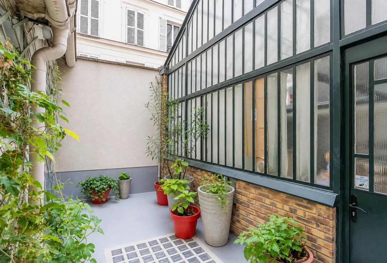Paris 11e – 50 m² en rez-de-chaussée – Idéal profession libérale, paramédical ou commerce — photo 1