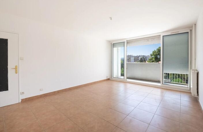 Appartement de 3 pièces de 79 m² situé à Marseille — photo 2
