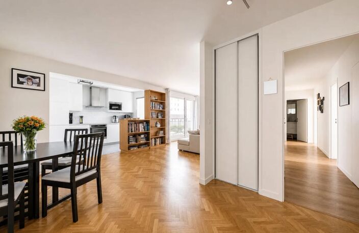 PRÈS DE NEUILLY-SUR-SEINE - 4 PIECES - 3 CHAMBRES - BALCON — photo 3