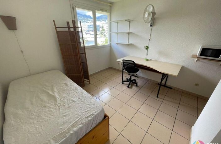 Fabien TEKA IMMO vend studio de 18m² dans la résidence Le Laureat situé au Moufia, à Saint Denis, ile de la Réunion — photo 2