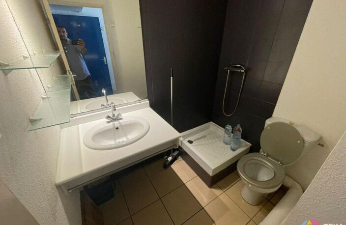 Fabien TEKA IMMO vend studio de 18m² dans la résidence Le Laureat situé au Moufia, à Saint Denis, ile de la Réunion — photo 4