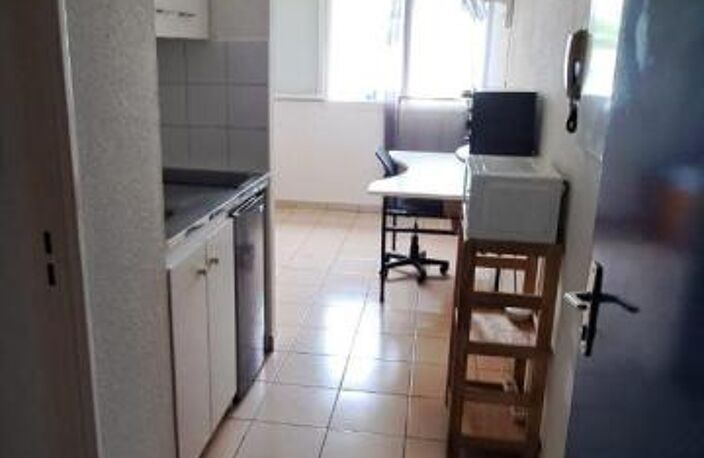 Fabien TEKA IMMO vend studio de 18m² dans la résidence Le Laureat situé au Moufia, à Saint Denis, ile de la Réunion — photo 5