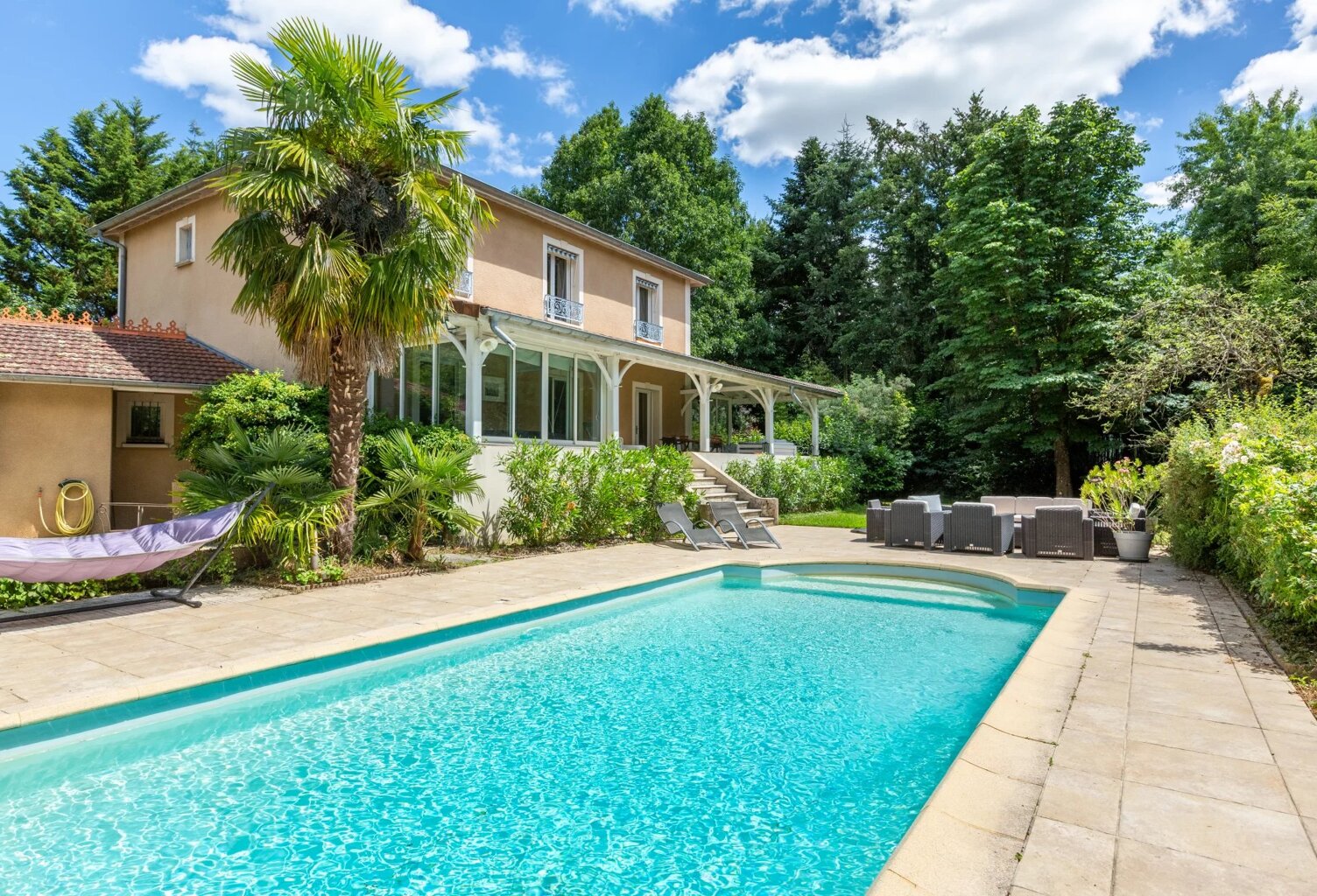 VILLA ECULLY 280m2 - AU FOND D'UNE IMPASSE - CALME ET DISCRETION — photo 1