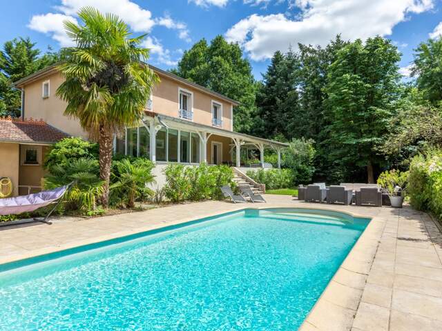 VILLA ECULLY 280m2 - AU FOND D'UNE IMPASSE - CALME ET DISCRETION — photo du bien