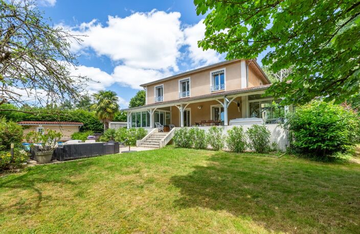 VILLA ECULLY 280m2 - AU FOND D'UNE IMPASSE - CALME ET DISCRETION — photo 3