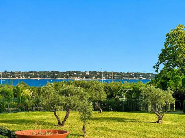 JUAN LES PINS - ENSEMBLE DE DEUX APPARTEMENTS – 102M2 - PISCINE PARC — photo du bien