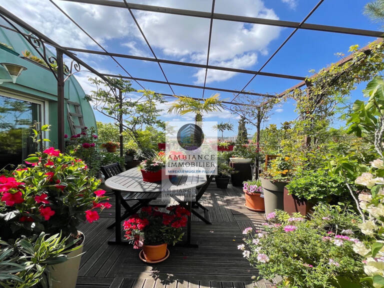 Appartement avec terrasse dans un quartier résidentiel — photo 1