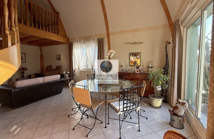 Appartement avec terrasse dans un quartier résidentiel — photo 3