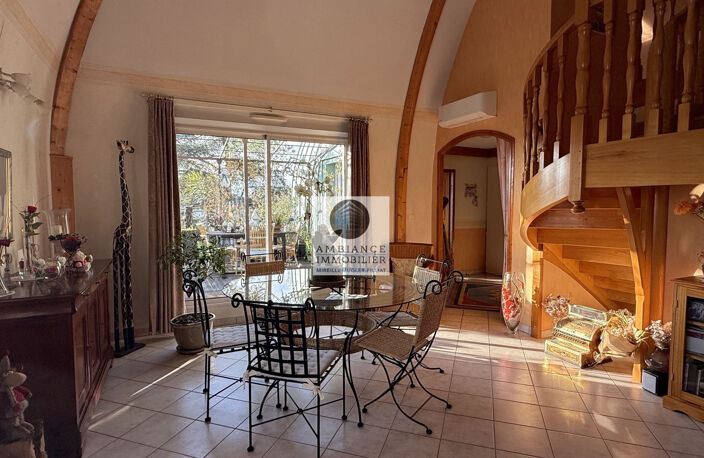 Appartement avec terrasse dans un quartier résidentiel — photo 4