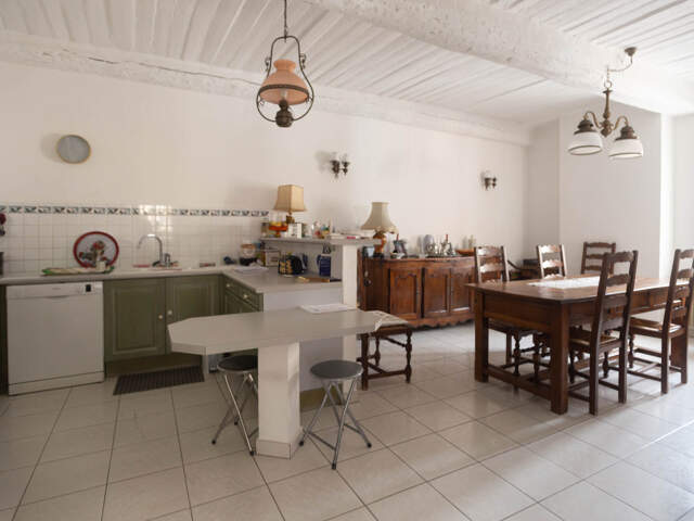 Maison de ville avec garage atelier terrasse — photo du bien