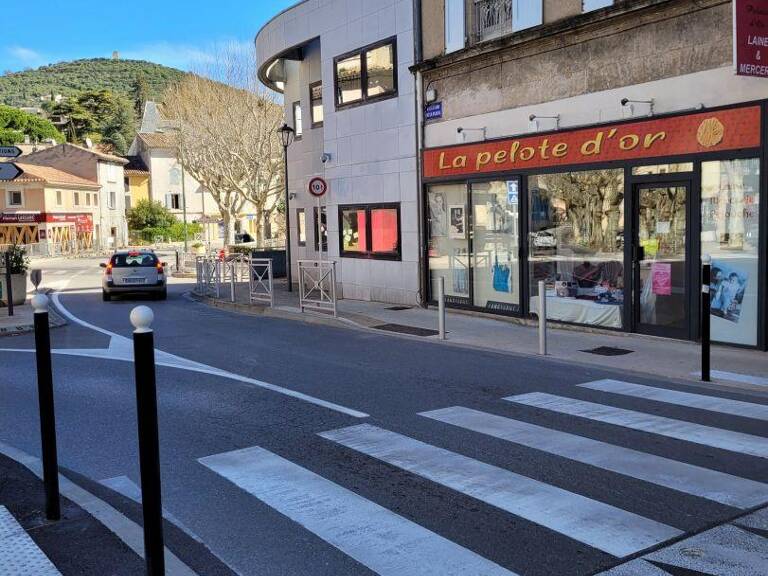 Vente Boutique/Local commercial 90 m&sup2; — photo 1