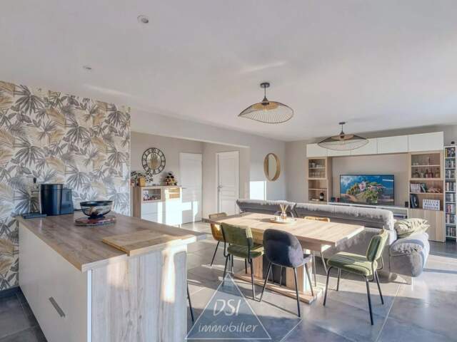 SAINT-MAURICE-DE-BEYNOST – SUPERBE T4 AVEC TERRASSE DE 70 M² – 3 CHAMBRES – 2 PARKINGS – CLIMATISATION — photo du bien