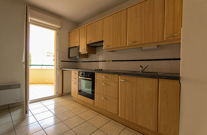 EXCLUSIVITE - BAYONNE  APPARTEMENT T2 - CENTRE BALCON ? PARKING - CELLIER — photo 4