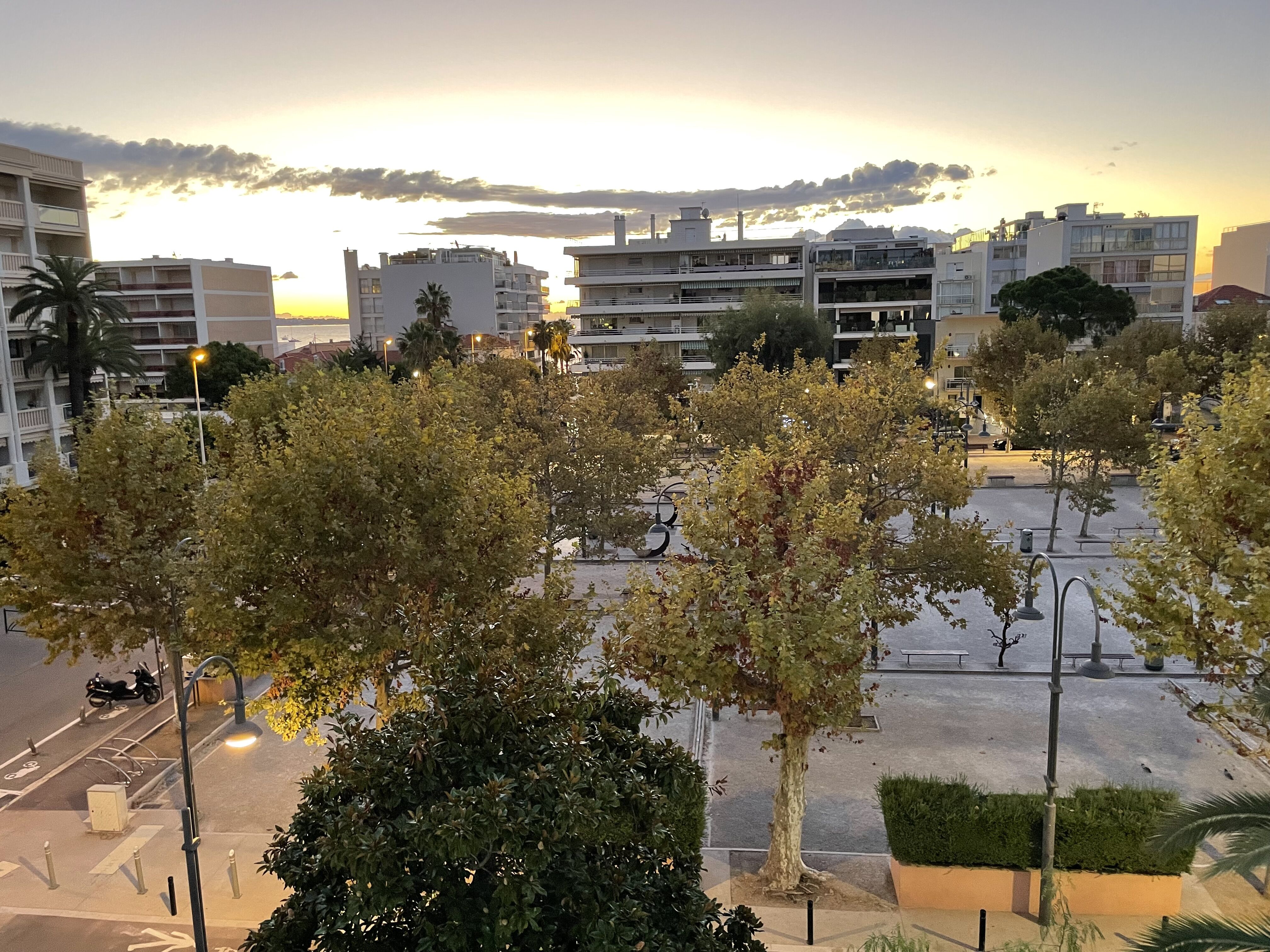Cannes Palm Beach – 3 pièces traversant avec 2 terrasses, garage et cave