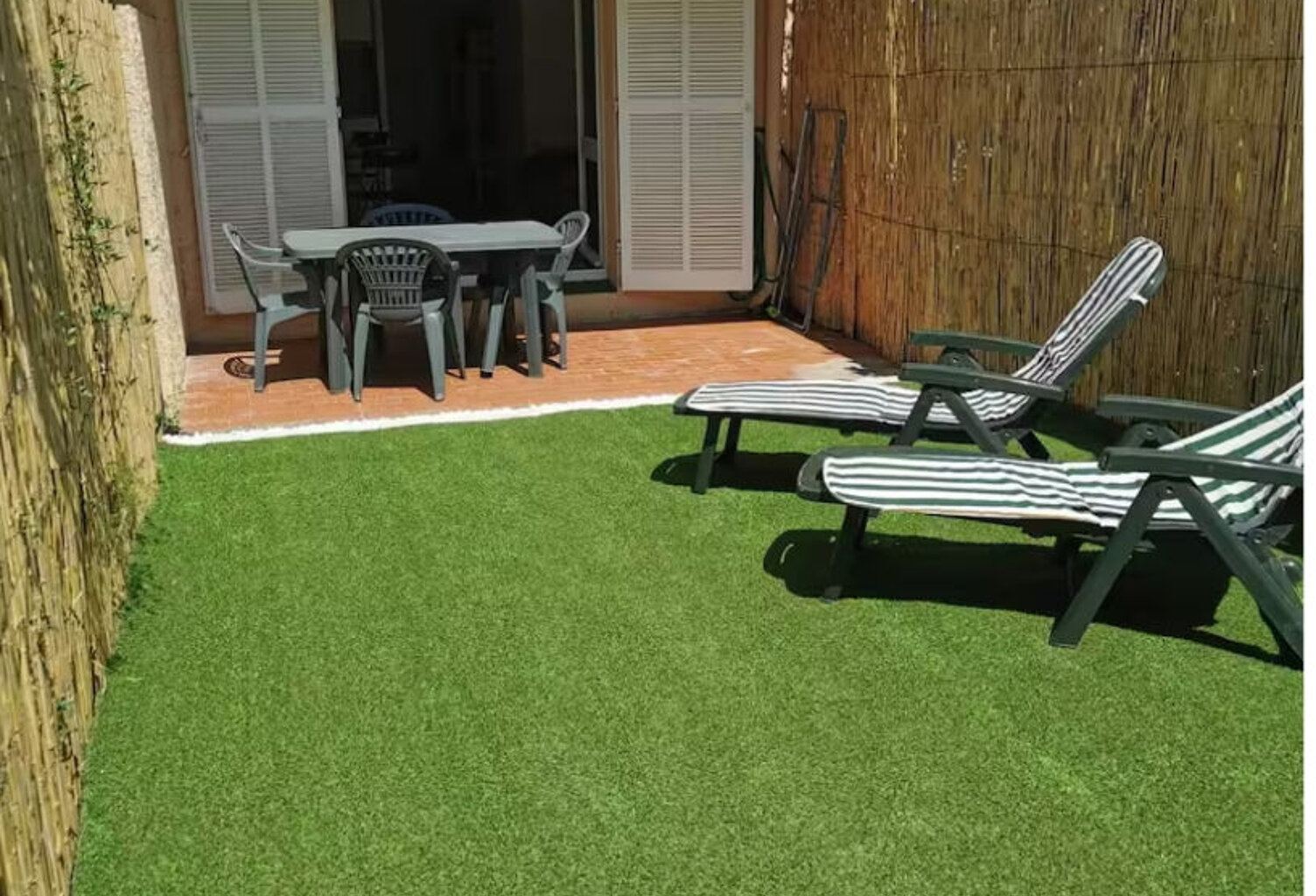 Appartement MEUBLE Saint Cyr Sur Mer 1 pièce(s) — photo 1