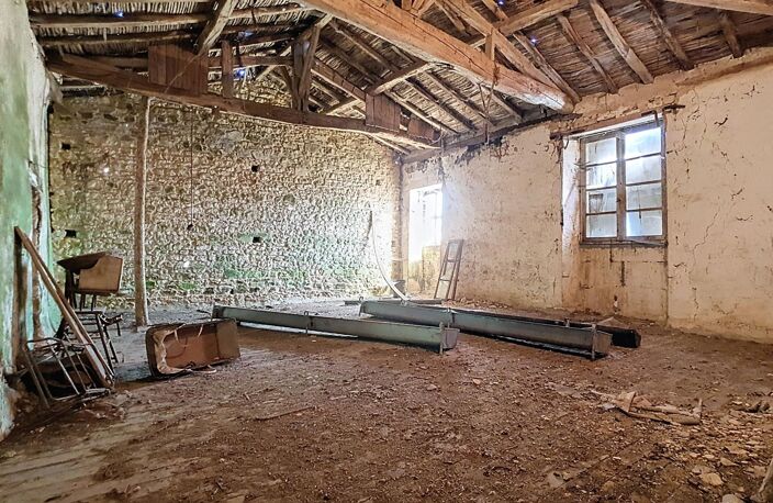 CORPS DE FERME A RENOVER ENTIEREMENT — photo 4
