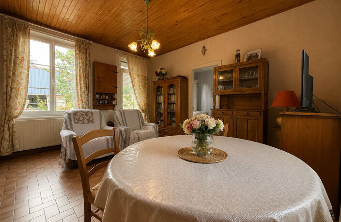 BECQUIGNY - ANCIEN CORPS DE FERME - MAISON - DEPENDANCES - J — photo 3