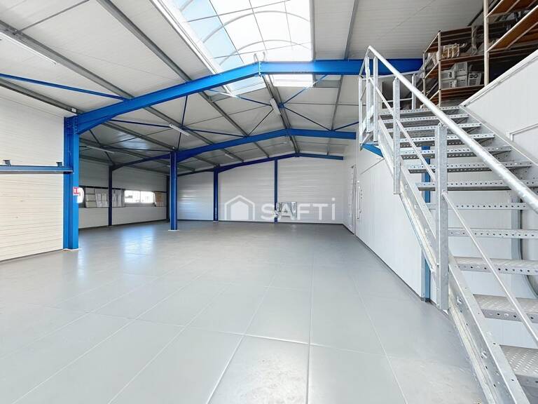 A louer un grand batiment industriel divisable en 2 lots. — photo 1