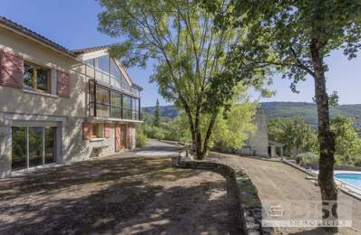 Belle propriété avec piscine et dépendance et vues à distance de marche de Saint-Antonin-Noble-Val — photo du bien