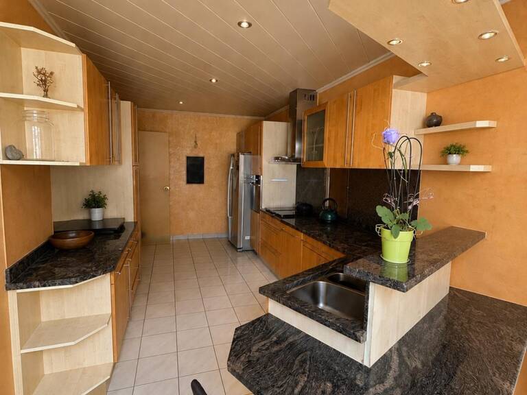 Appartement de 164 m² avec jardin et 2 garages — photo 1