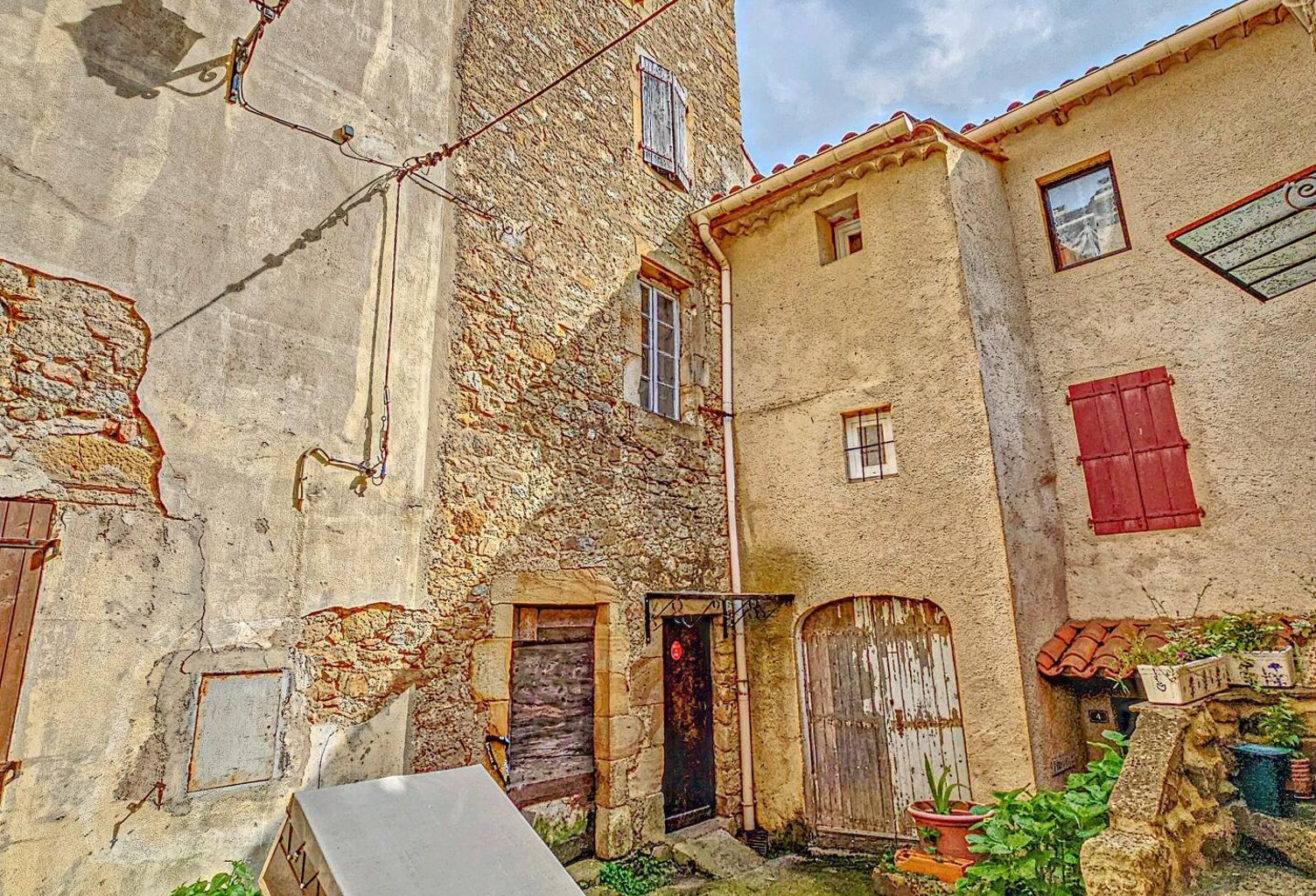 Belle maison de caractère avec terrain non attenant et mazet — photo 1