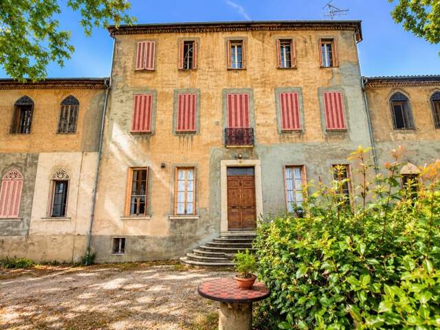 Bien atypique de caractère  Beaux volumes et environnement campagne — photo du bien