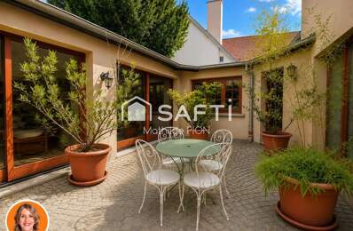Maison de caractère organisée autour d'un patio central — photo du bien