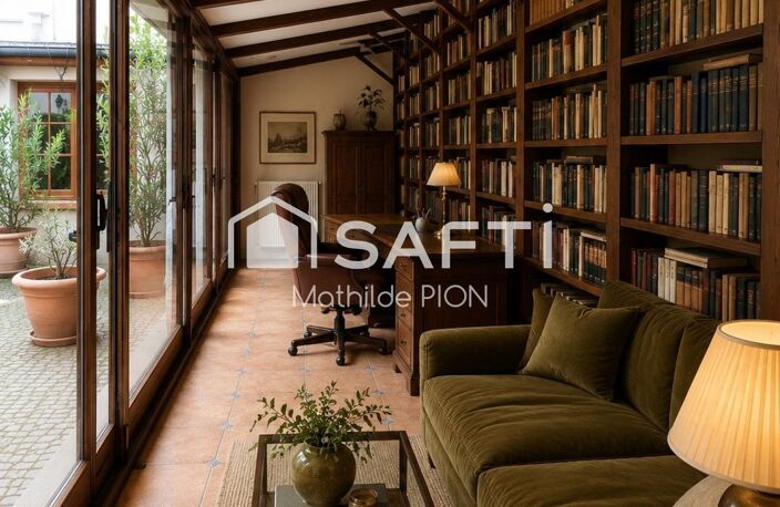 Maison de caractère organisée autour d'un patio central — photo 2