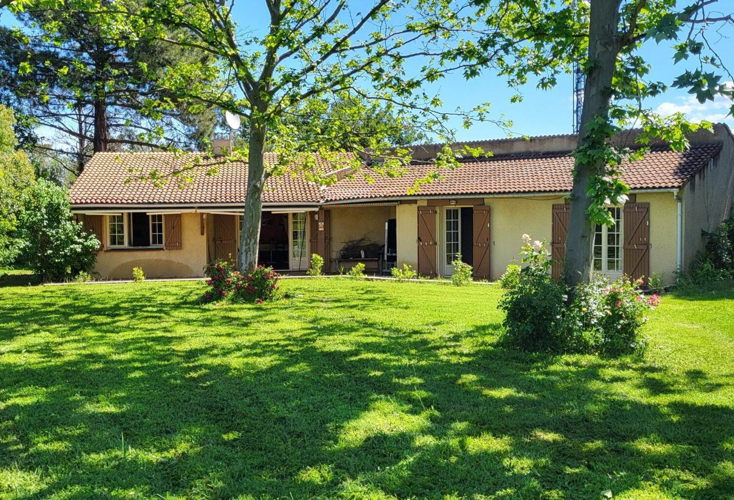 BELLE VILLA PLAIN PIED AVEC SON PARC ET PISCINE — photo 1
