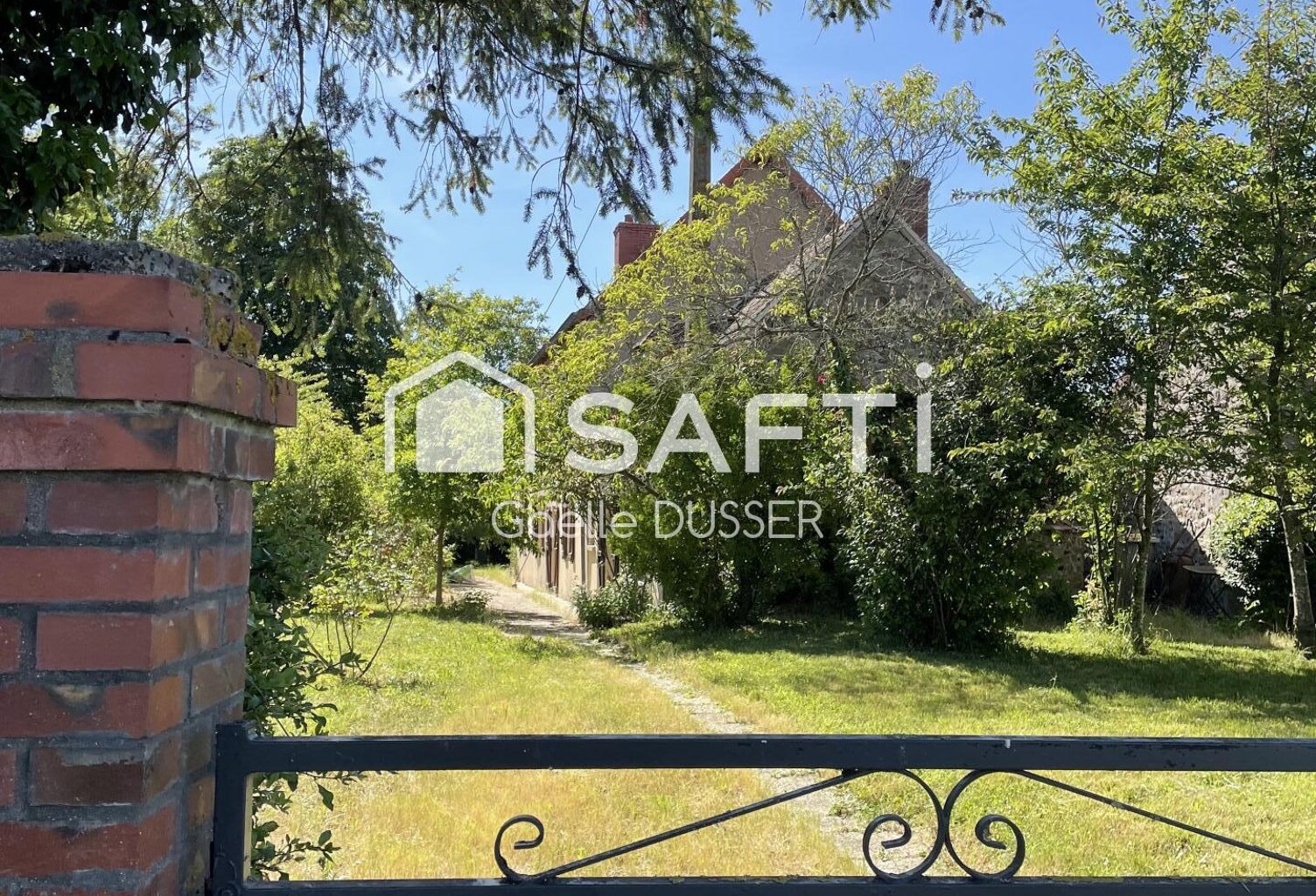 Charme, calme et authenticité pour cette maison de famille et de vacances en Bourbonnais. — photo 1