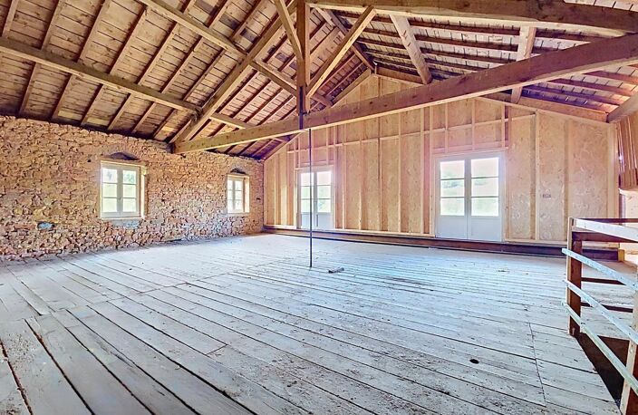 ALIX  Grange en pierre à réhabiliter  190 m² avec jardin — photo 4