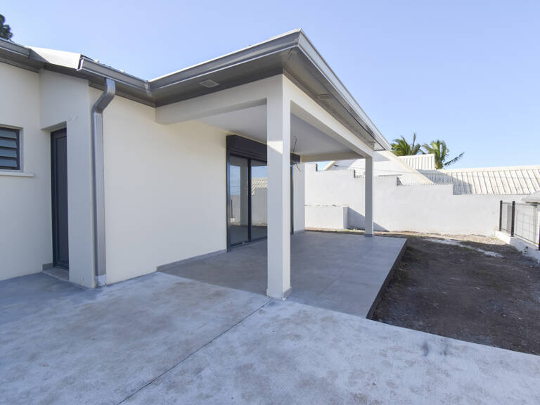 Villa neuve en location nue à Sainte-Clotilde — photo 1