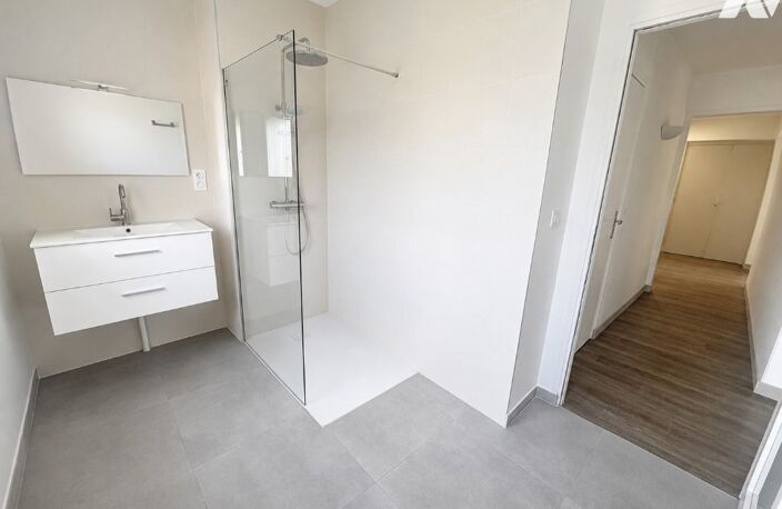 Vente appartement 5 pièces 97 m² Bourg-en-Bresse (01000) — photo 2