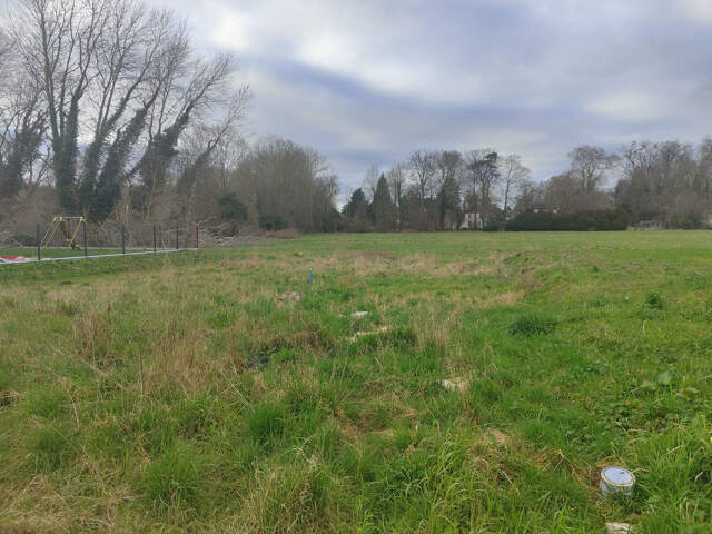 Très beau Terrain à bâtir de 837 m2 plat et clos sur deux co — photo du bien