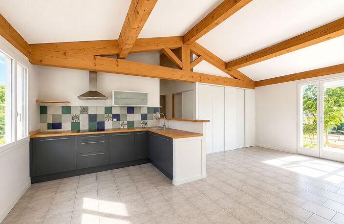 HAUT DE VILLA lumineux avec terrasse de 21 m² , à quelques minutes du centre ville. — photo 3