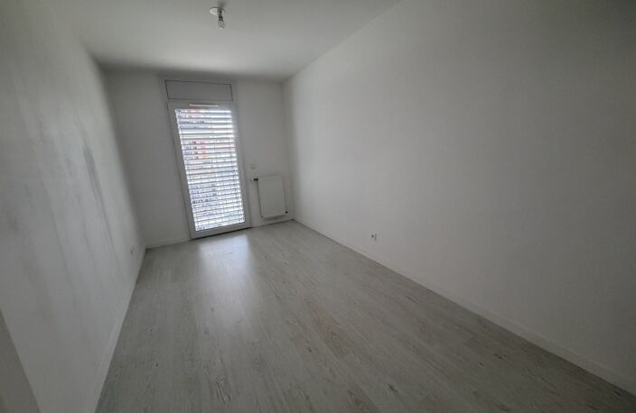 Location appartement 4 pièces 80 m² à Villeurbanne (69100) — photo 3