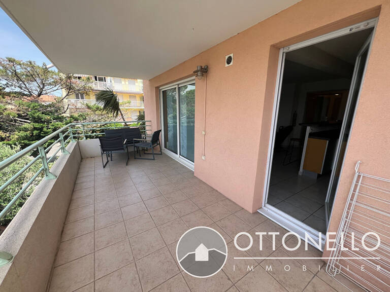 Appartement MEUBLÉ à FRÉJUS - 3 pièces 64 m2 avec terrasse et garage — photo 1