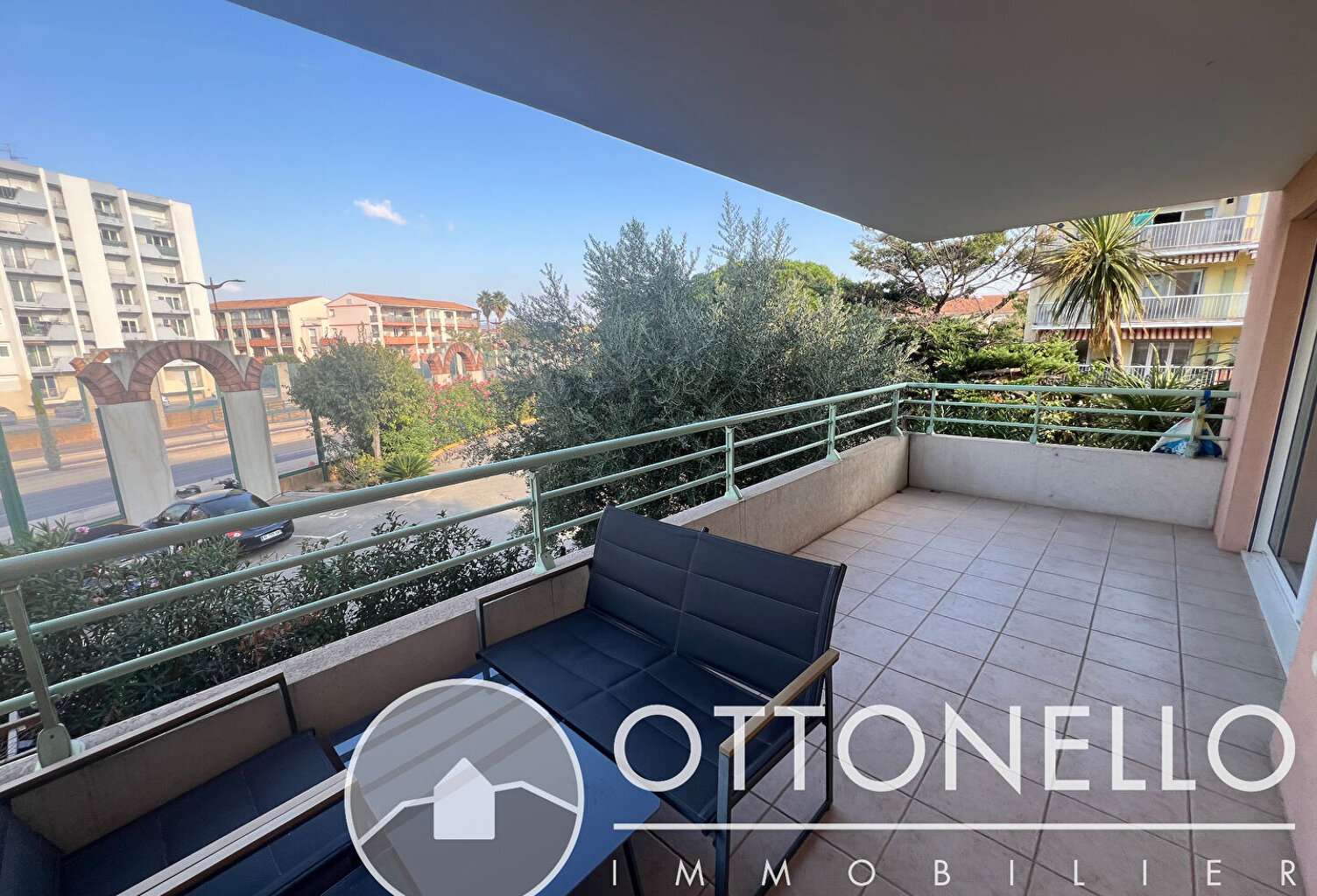 Appartement MEUBLÉ à FRÉJUS - 3 pièces 64 m2 avec terrasse et garage — photo 1