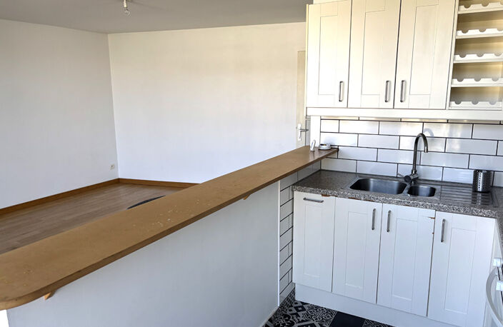 A VENDRE NANTES CENTRE 50 OTAGES SPACIEUX TYPE 2 DANS IMMEUBLE DE STANDING — photo 2