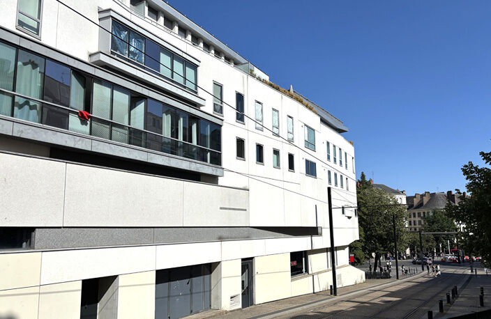 A VENDRE NANTES CENTRE 50 OTAGES SPACIEUX TYPE 2 DANS IMMEUBLE DE STANDING — photo 3