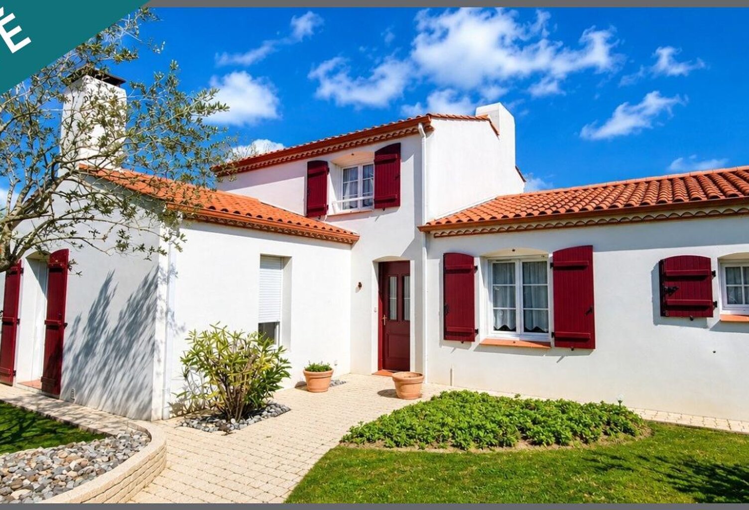 Maison familiale avec vie de plain-pied, double garage et jardin paysagé — photo 1