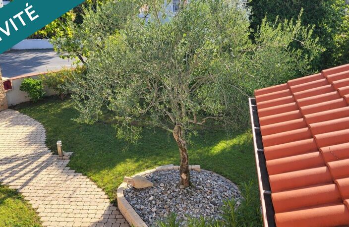 Maison familiale avec vie de plain-pied, double garage et jardin paysagé — photo 2
