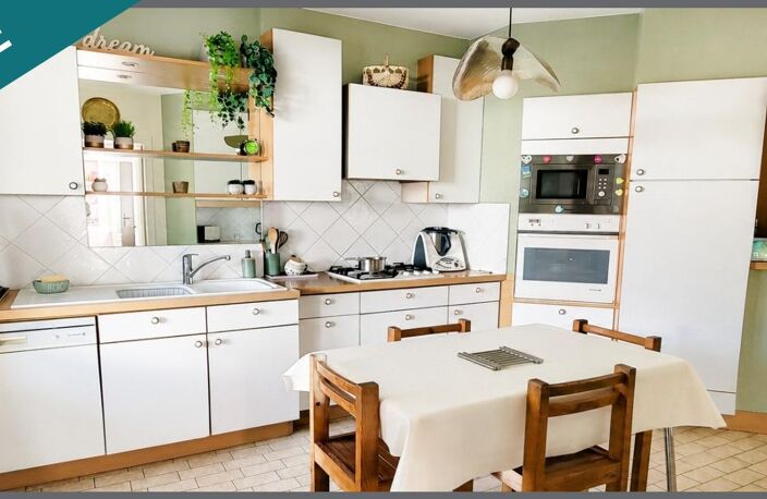 Maison familiale avec vie de plain-pied, double garage et jardin paysagé — photo 4