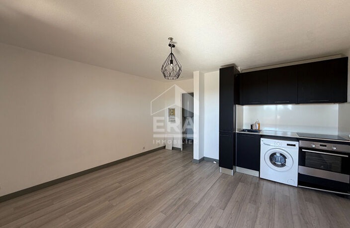 Piscine, vue dégagée et terrasse profonde pour ce studio coup de coeur — photo 2
