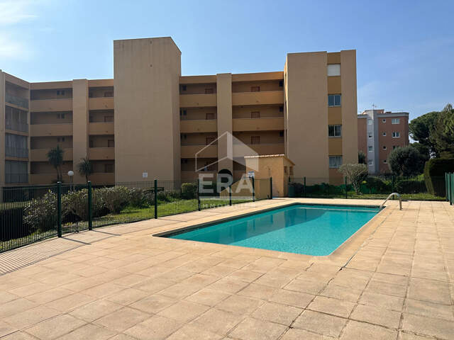 Dernier étage, Piscine, vue mer et terrasse profonde pour ce studio coup de coeur — photo du bien
