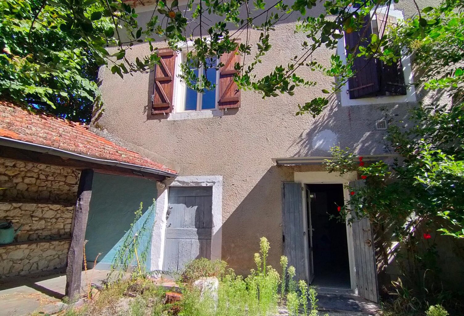 Maison de village en pierre avec jardin — photo 1